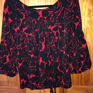 Worthington-Black and red roset print top, size XL